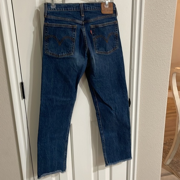 Levi’s Wedgie straight Size 29 button up , frayed hem EUC - Picture 6 of 8